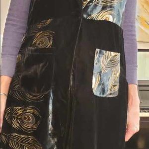 Artistic velvet tunic / jacket with peacock design & three rings. Perfect cond.